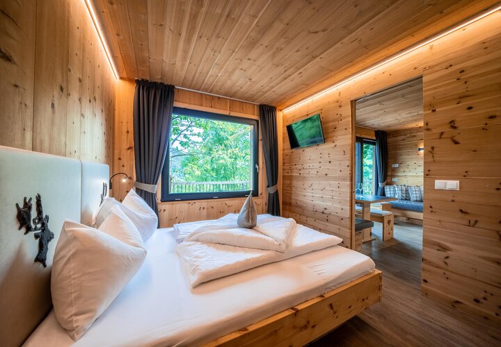 Hotelzimmer mit Ausblick ins Grüne