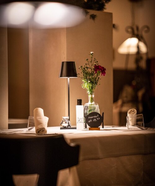 Schön gedeckter Restaurant-Tisch