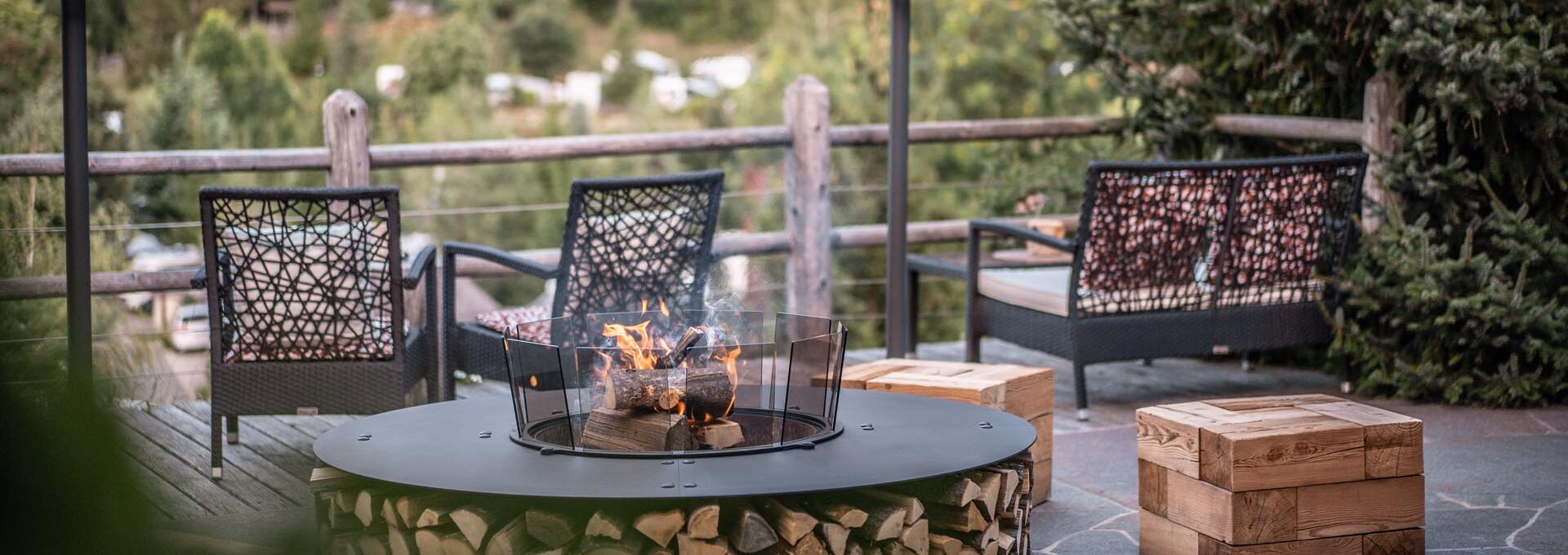 Terrasse mit Feuerstelle