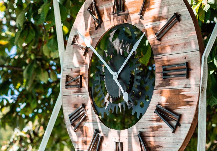 Uhr aus Holz